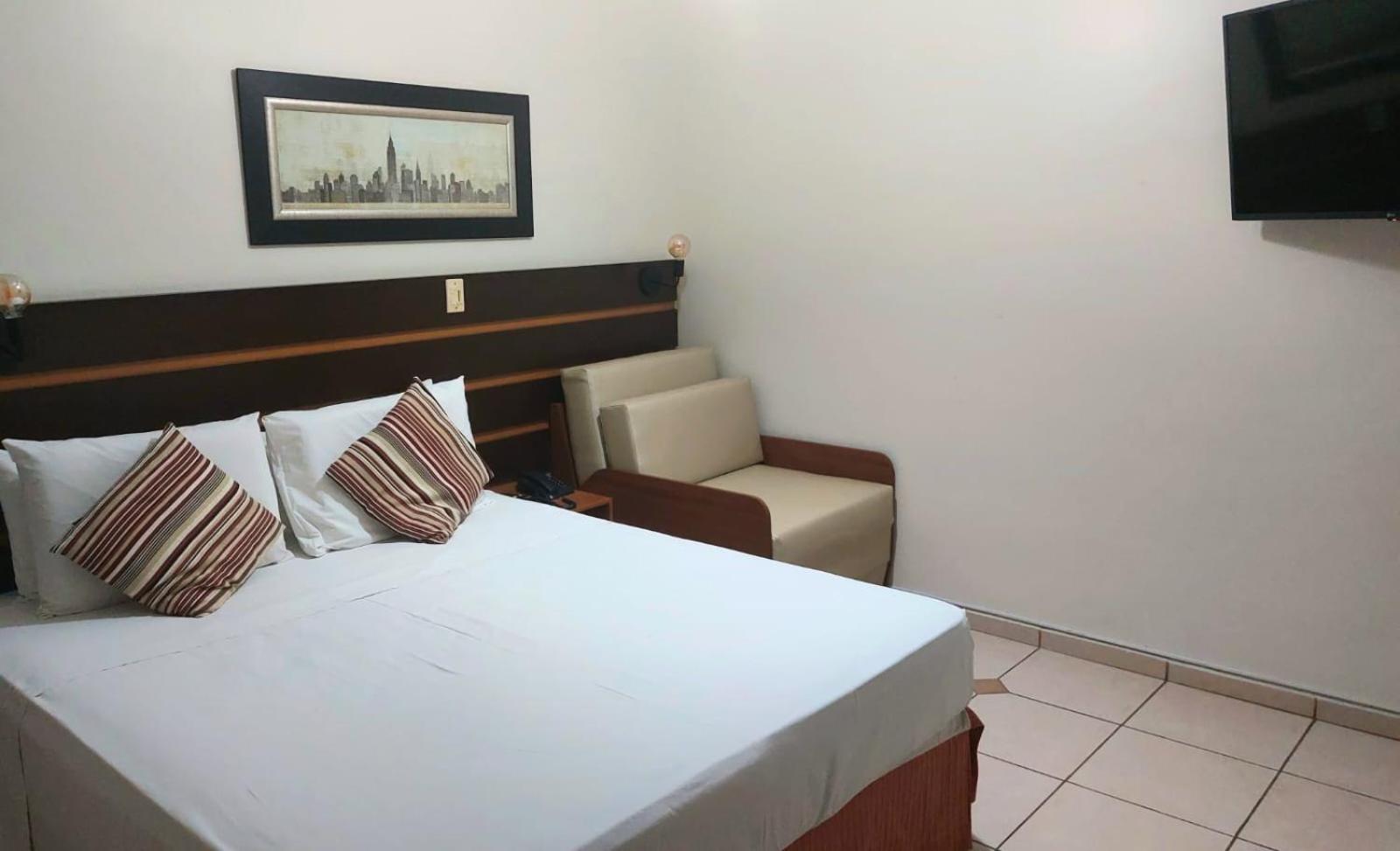 Hotel Ferraz Pouso Alegre Zewnętrze zdjęcie